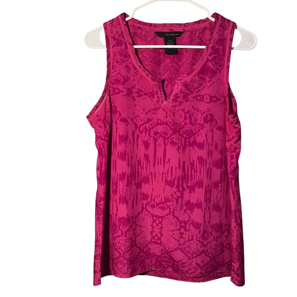 Calvin Klein Jeans Women's Size Small Split Neck Blouse Pink Tie Dye Sleeveless